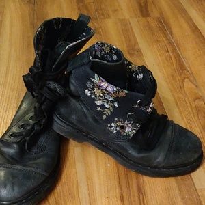 Dr. Martens AIMILITA 9-Eye Boots
